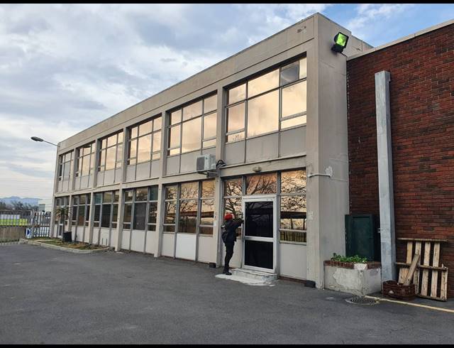 4,228M² FACTORY TO LET IN SACKS CIRCLE INDUSTRIAL